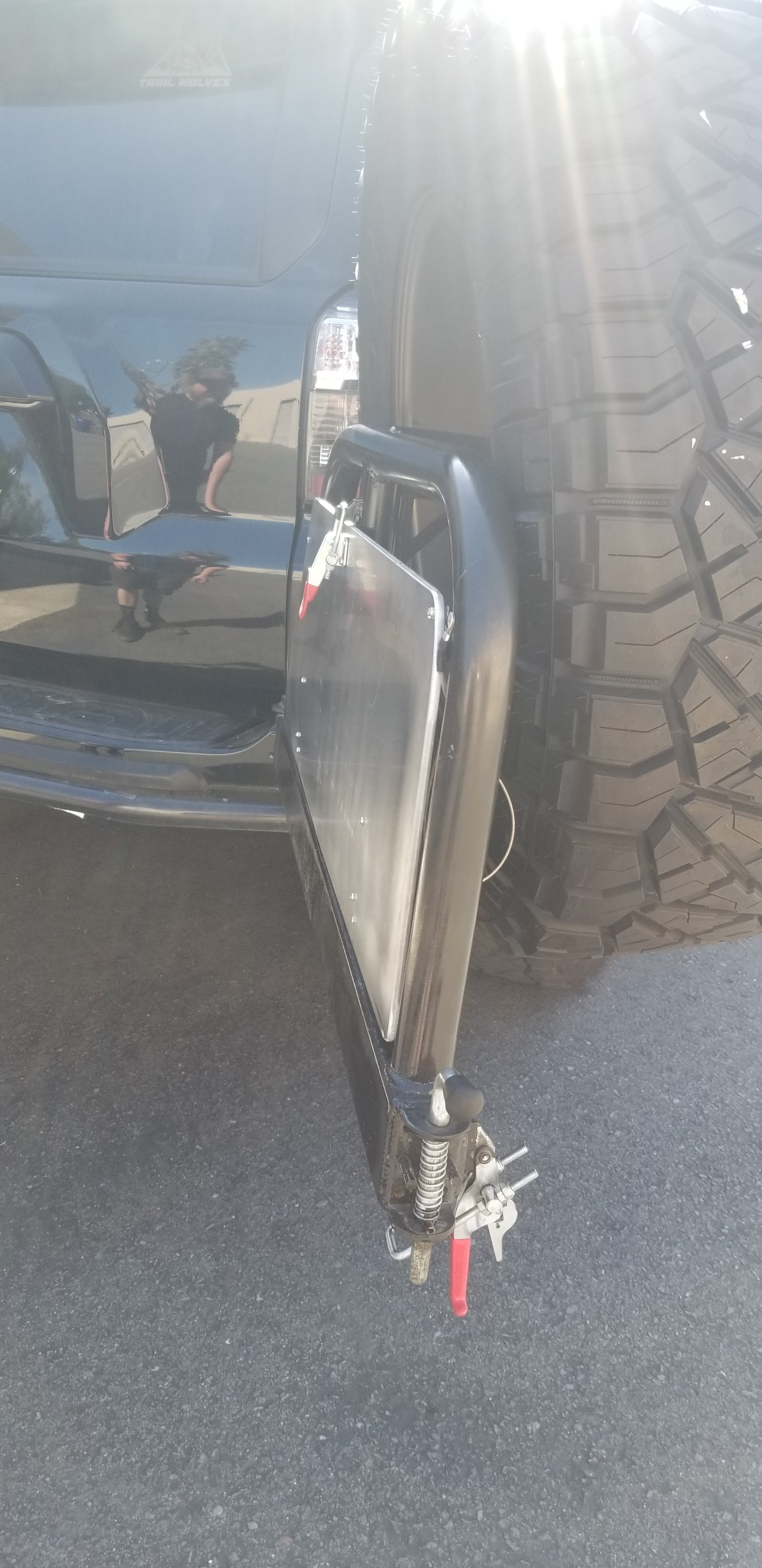 Folding hitch tire online carrier